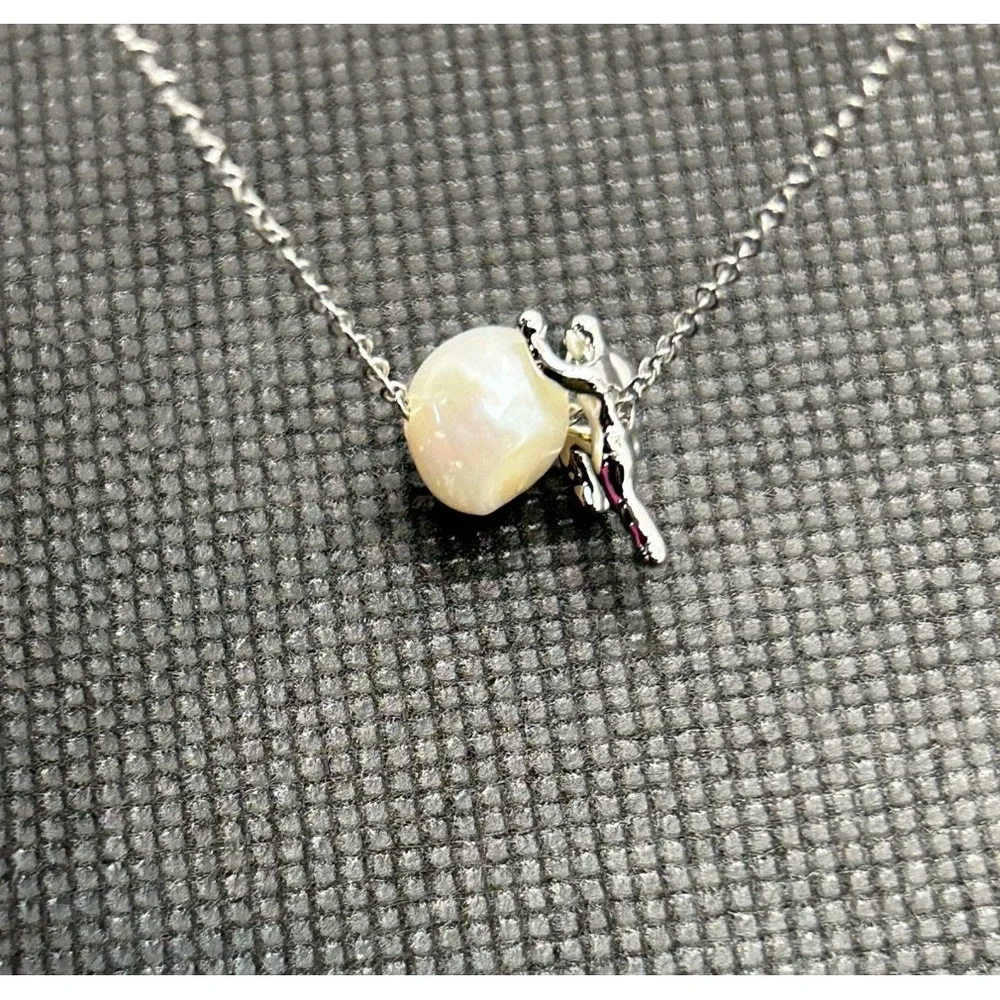 Silver Tone Climber Holding Pearl‎ Pendant Necklace Fashion Jewelry